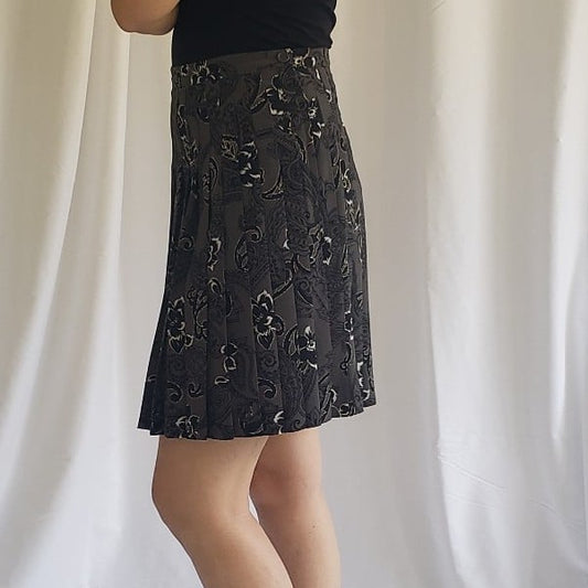 Y2K Express Gray and Black Pleated Paisley Mini Skirt