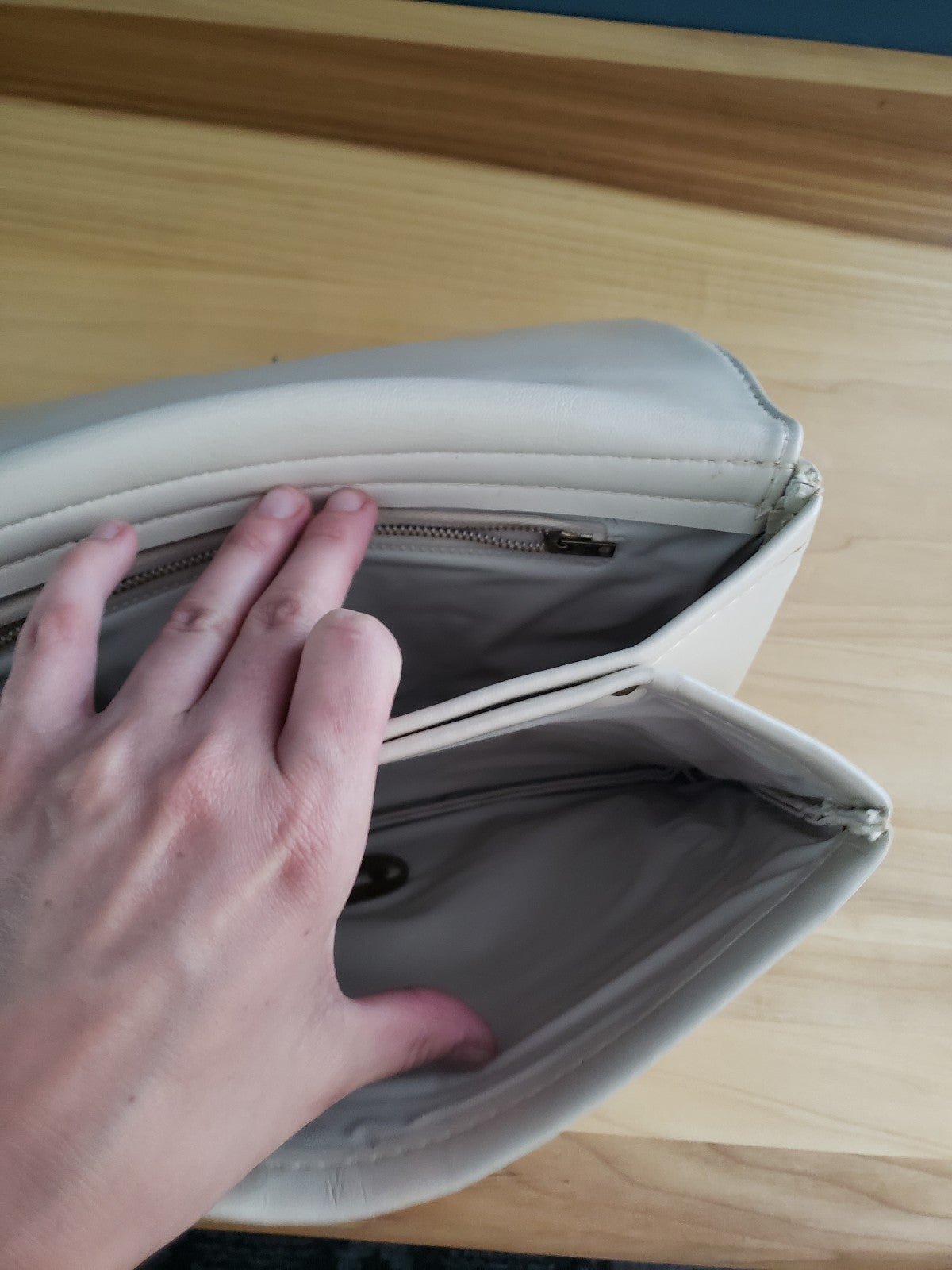 80s Faux Leather Cream Clutch Purse