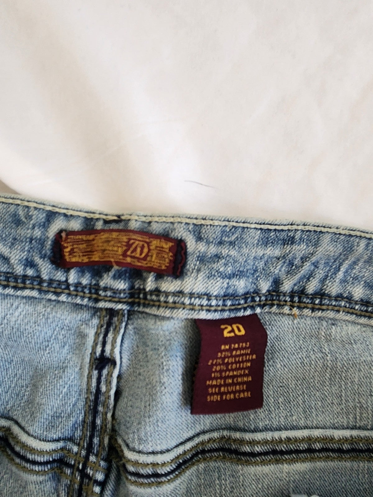 Y2K Zana Di Capris