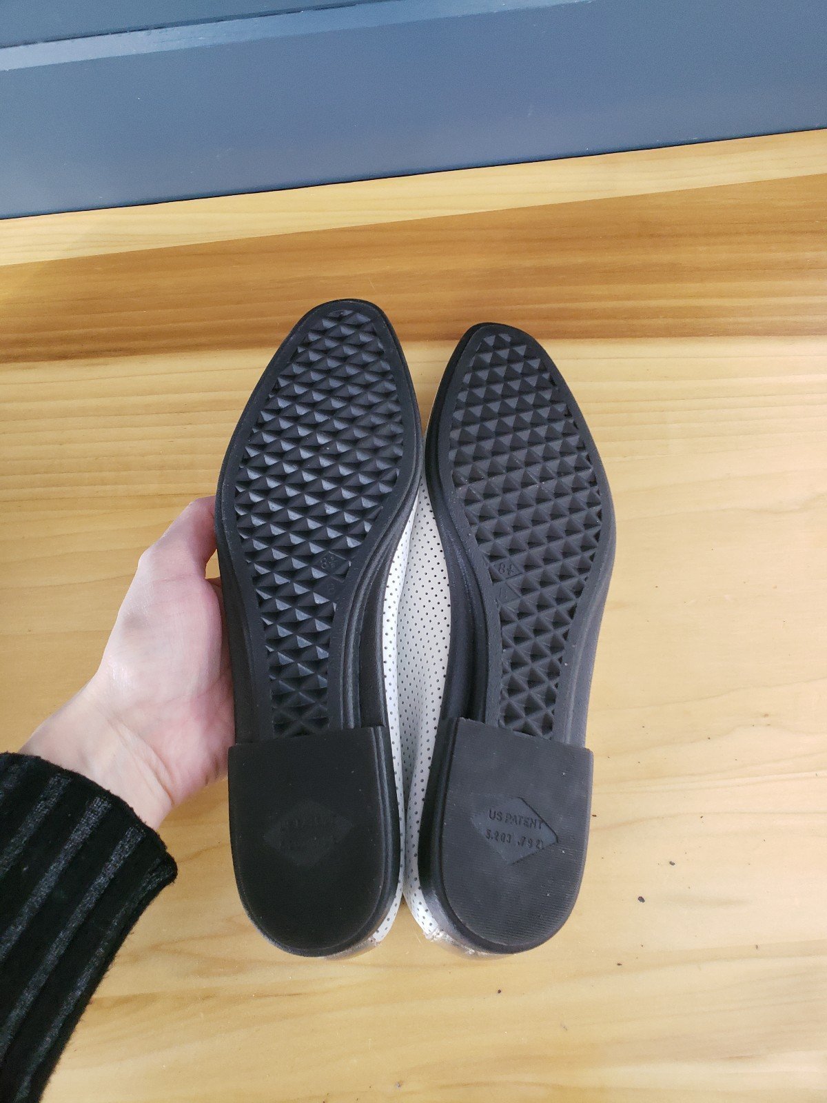 90s Aerosoles White and Gold Flats