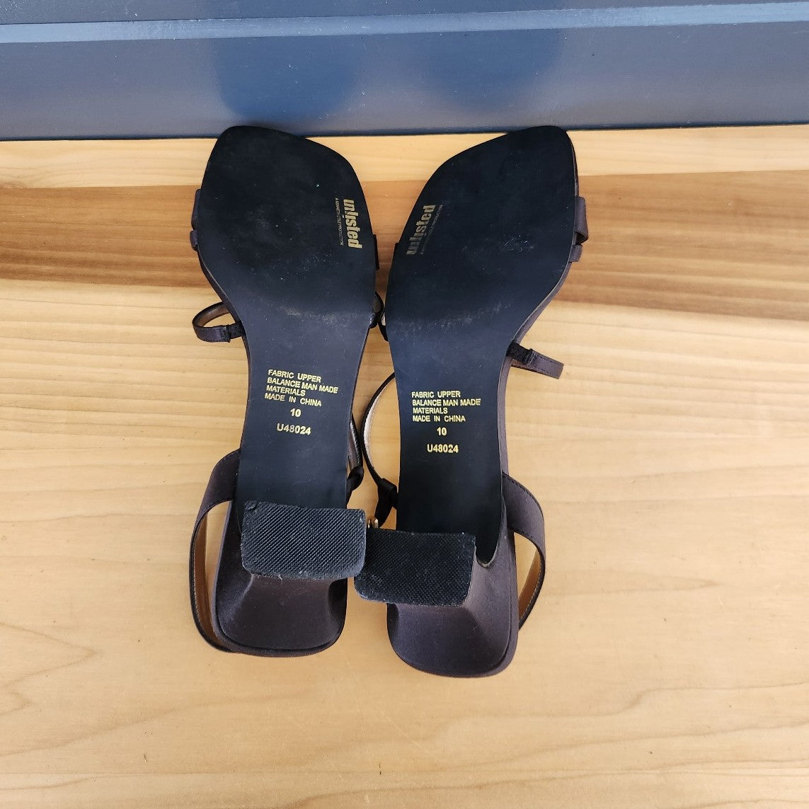 00s Unlisted by Kenneth Cole Black Strappy Kitten Heels