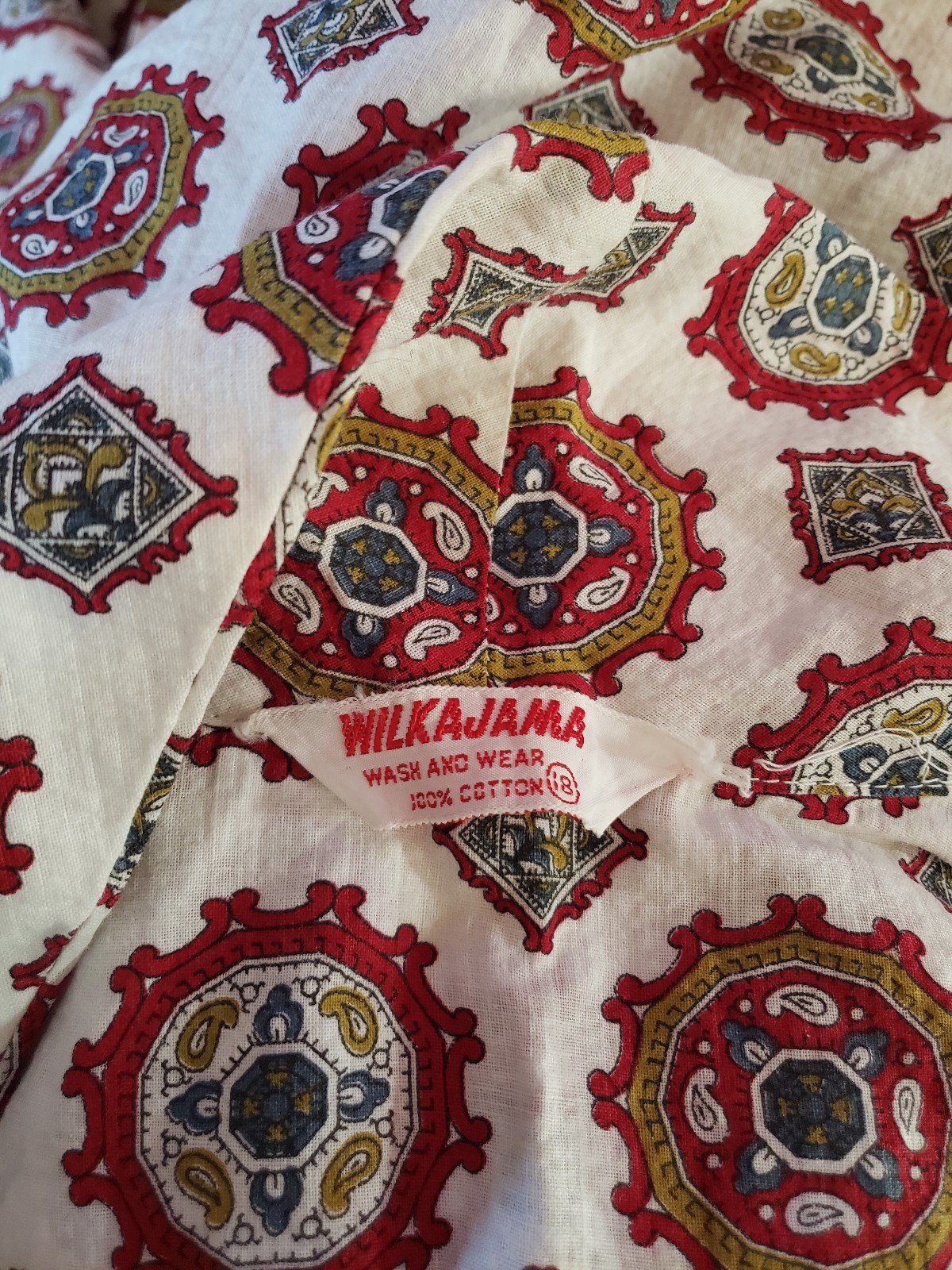 70s White and Red Cotton Robe