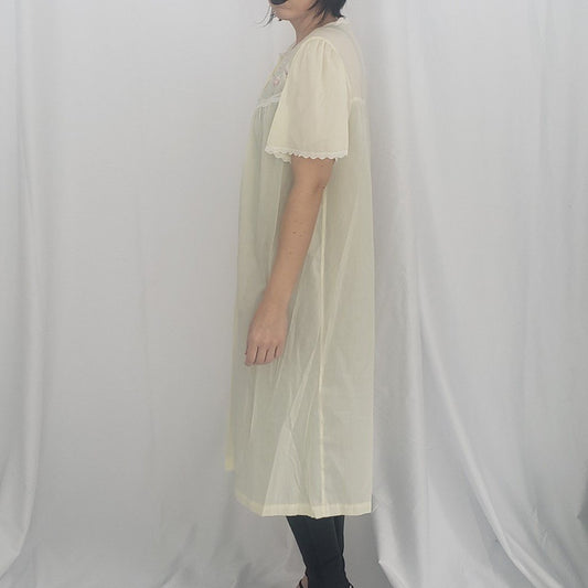 70s Dainty Yellow Nightgown