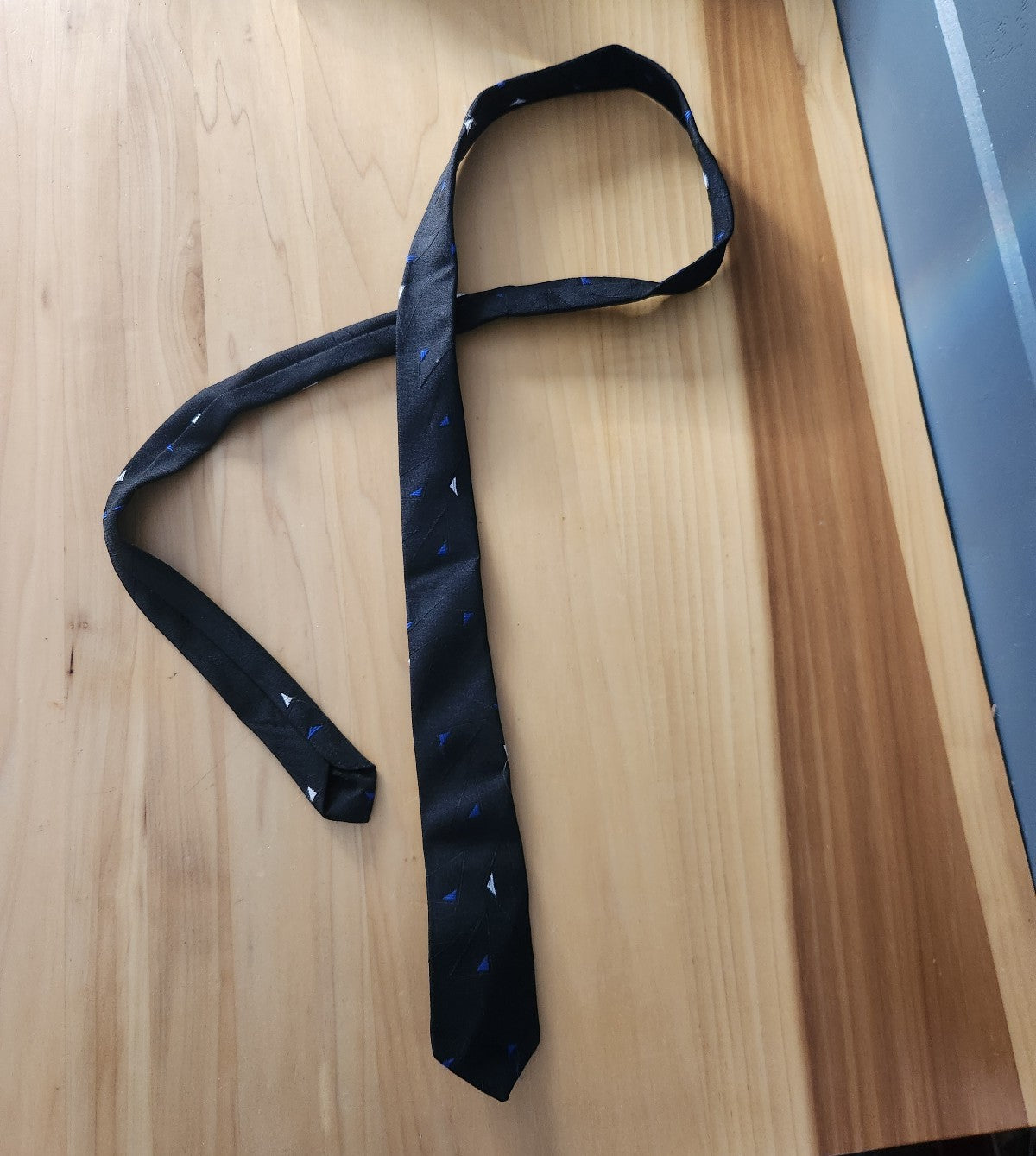 80s/90s Blacl, Blue, and White Geometric Skinny Tie