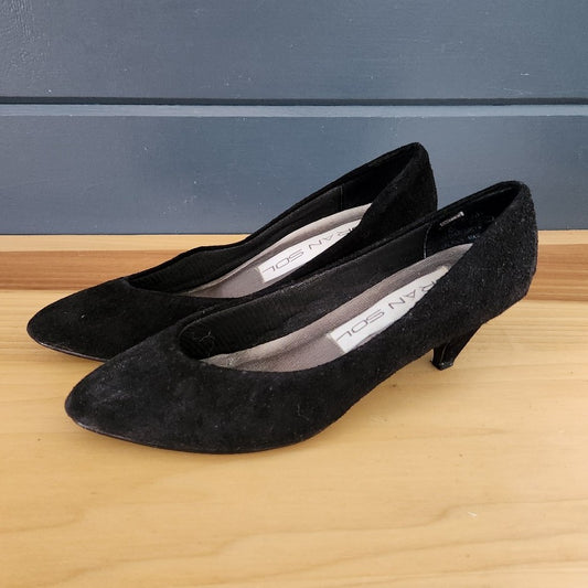 90s Black Velour Kitten Heels