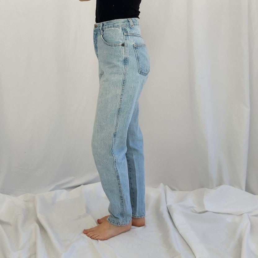 90s Light Wash Relaxed Fit Mom Jeans
