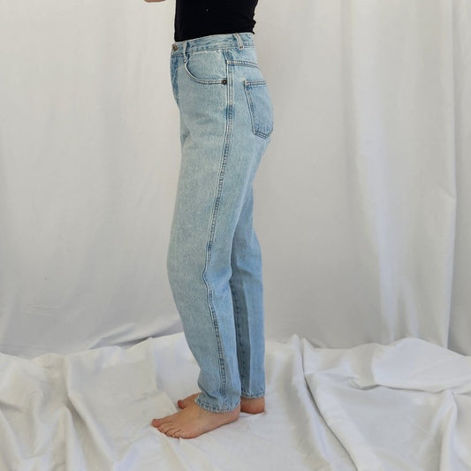 90s Light Wash Relaxed Fit Mom Jeans