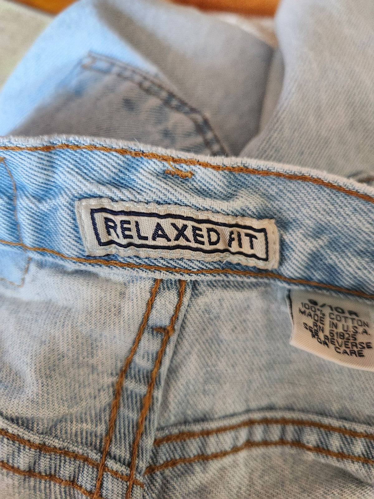 90s Light Wash Relaxed Fit Mom Jeans