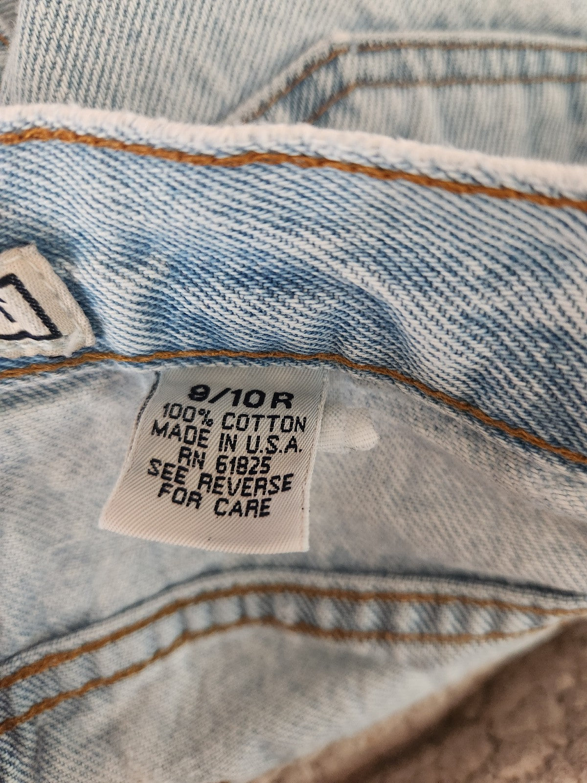 90s Light Wash Relaxed Fit Mom Jeans