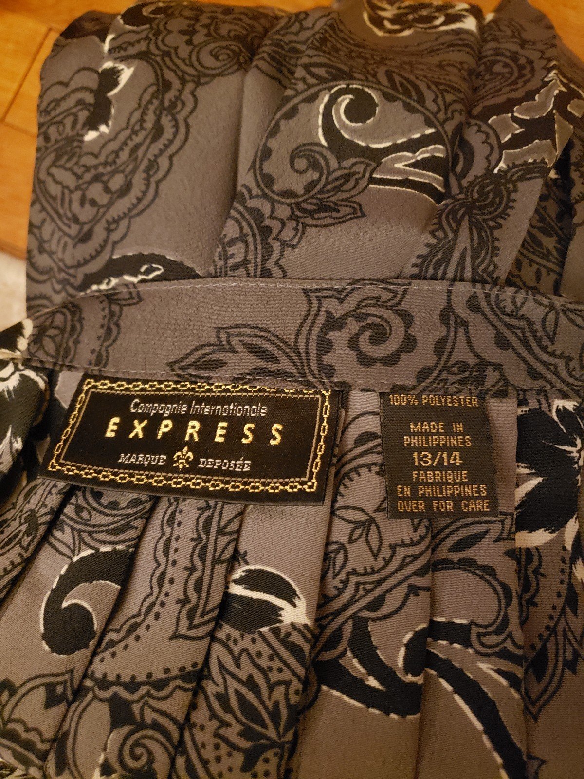 Y2K Express Gray and Black Pleated Paisley Mini Skirt