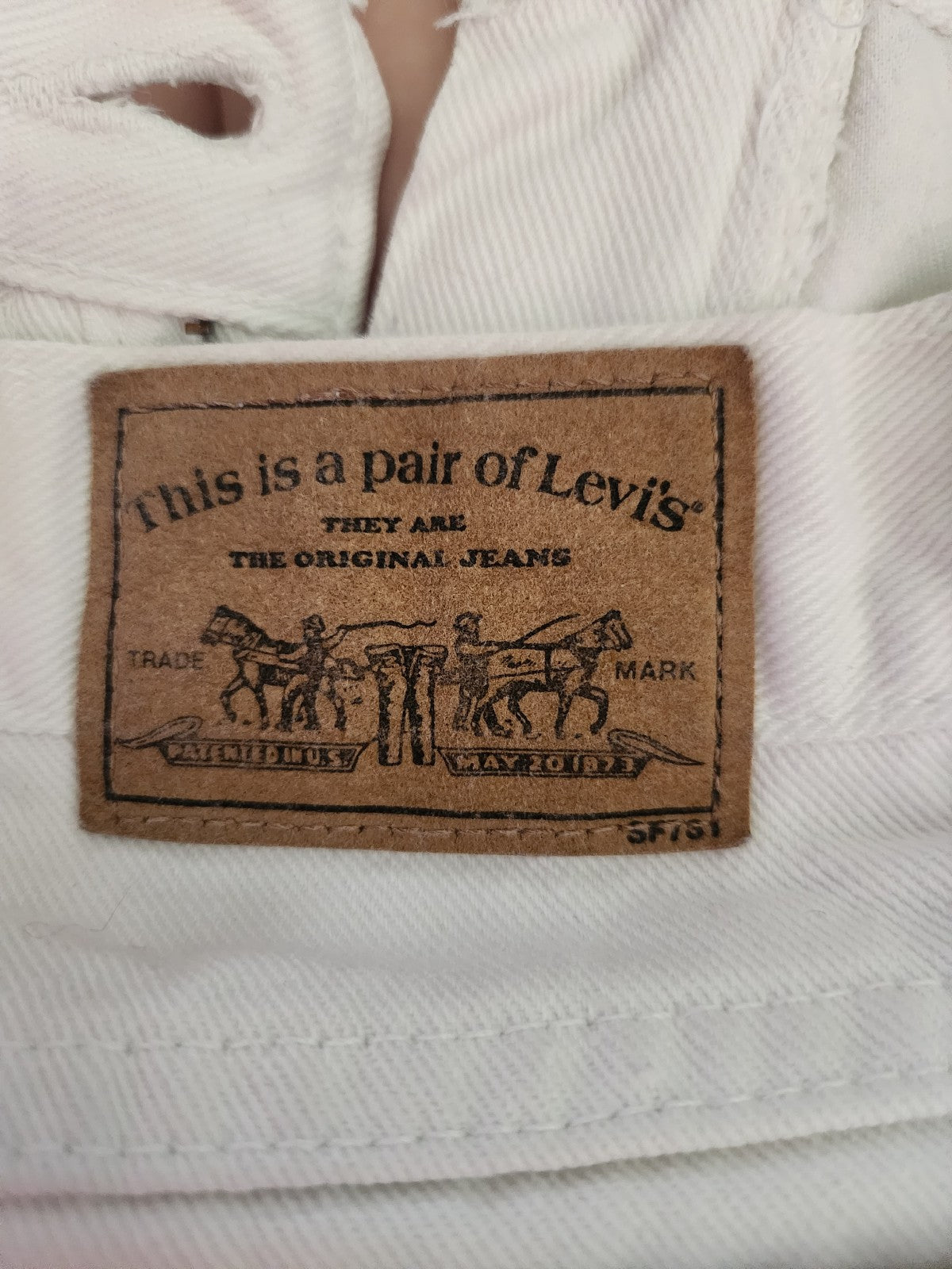 90s Levi's 900 Series White Jeans