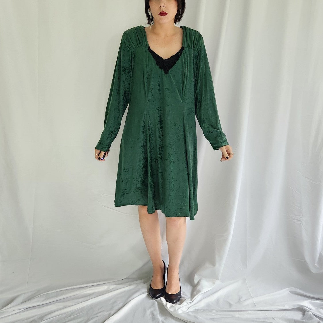 90s Green Crushed Velvet Long Sleeve Dress