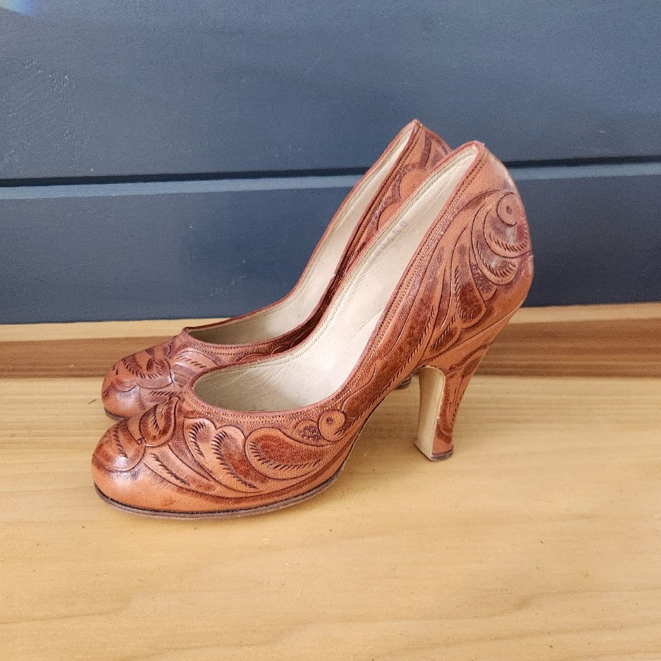 50s/60s Mexican hand Tooled Leather Pumps
