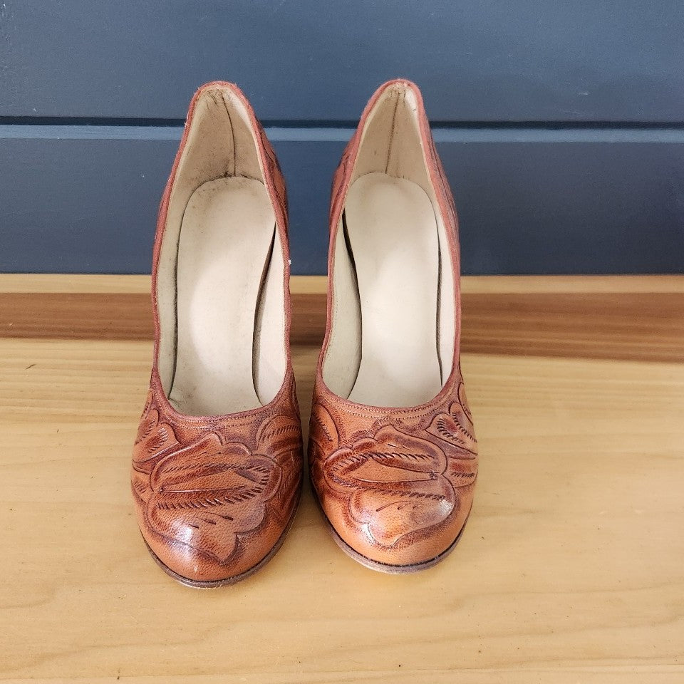 50s/60s Mexican hand Tooled Leather Pumps