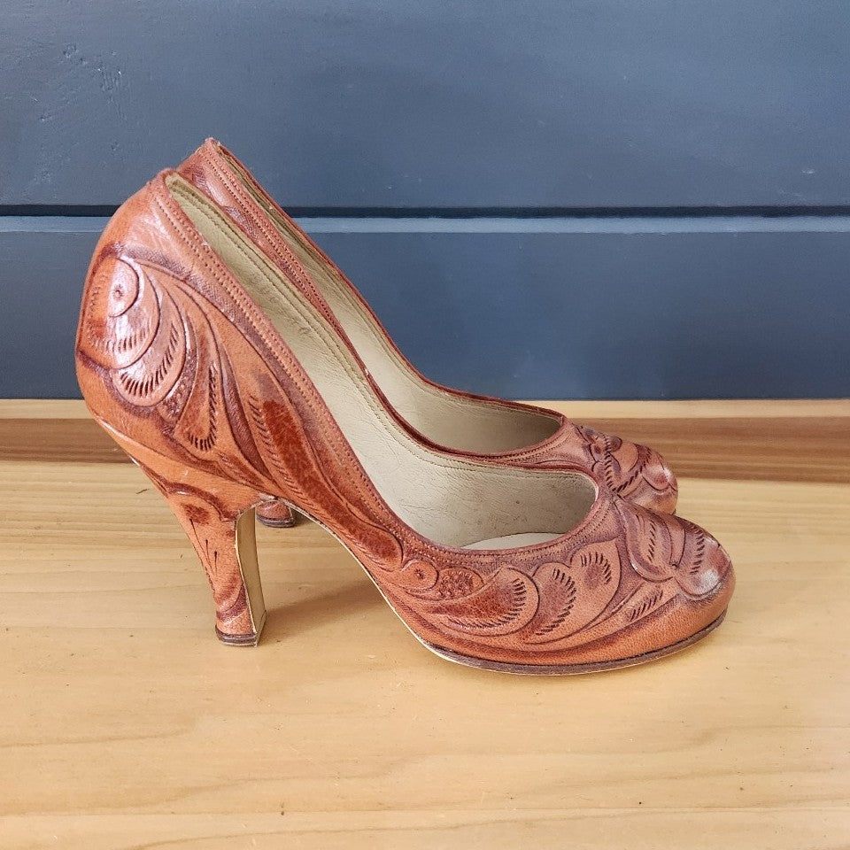 50s/60s Mexican hand Tooled Leather Pumps