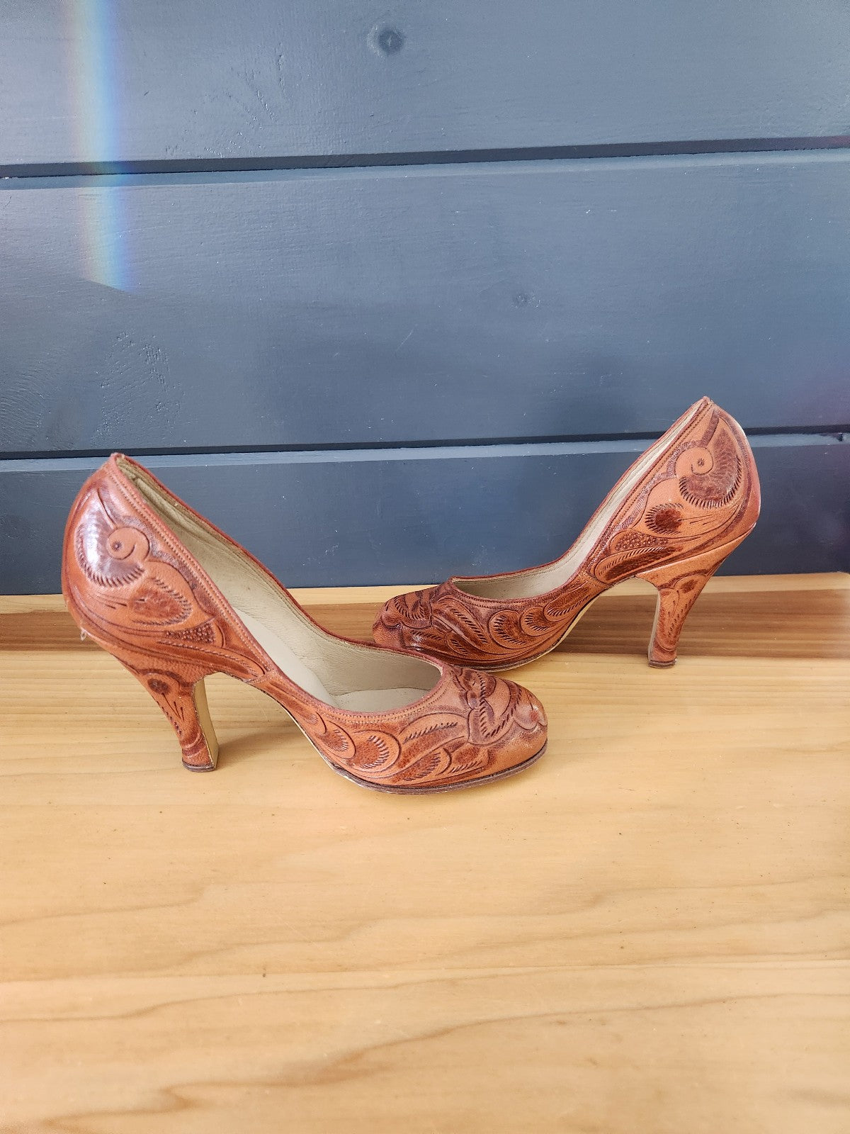 50s/60s Mexican hand Tooled Leather Pumps