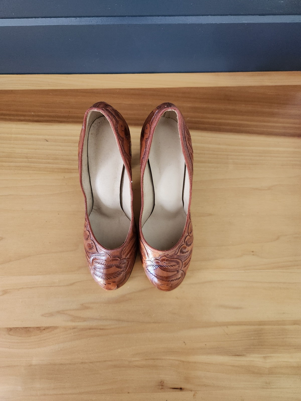 50s/60s Mexican hand Tooled Leather Pumps