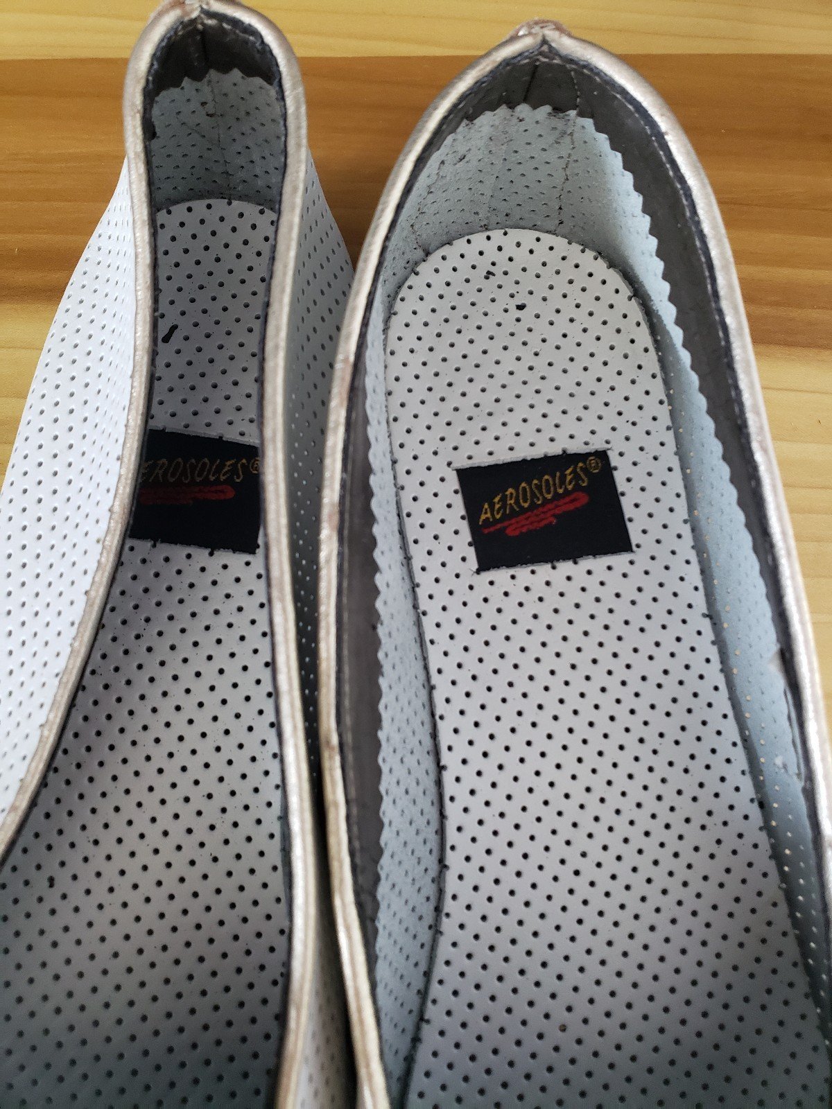 90s Aerosoles White and Gold Flats