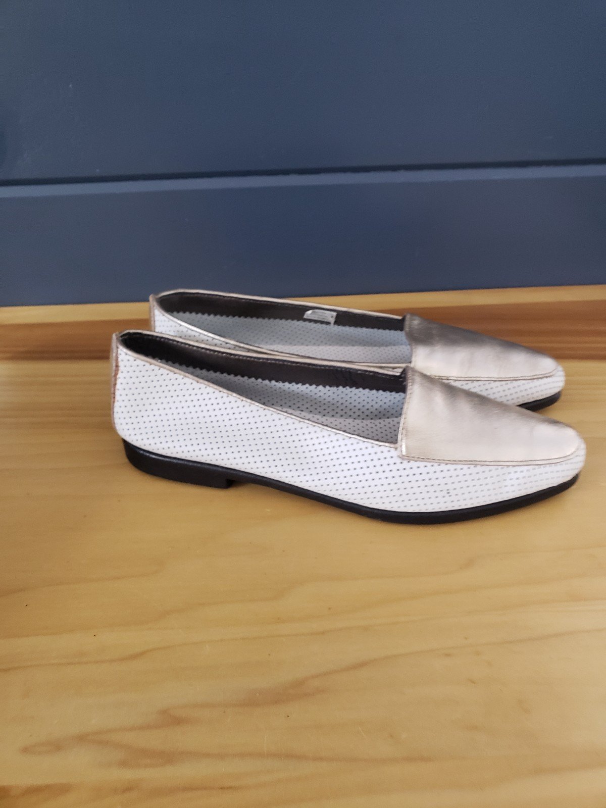 90s Aerosoles White and Gold Flats