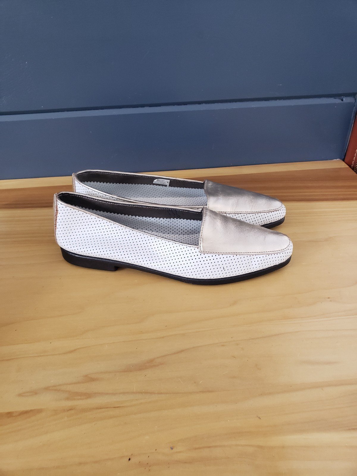 90s Aerosoles White and Gold Flats