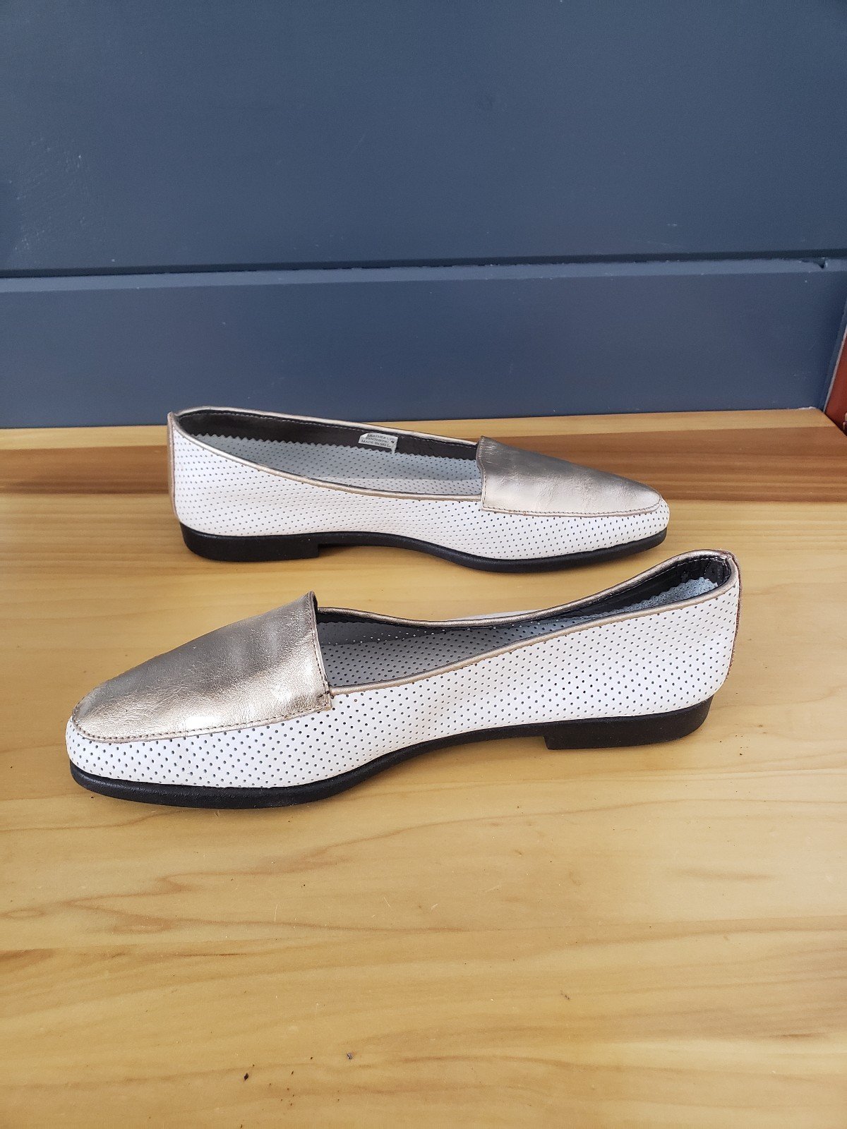 90s Aerosoles White and Gold Flats