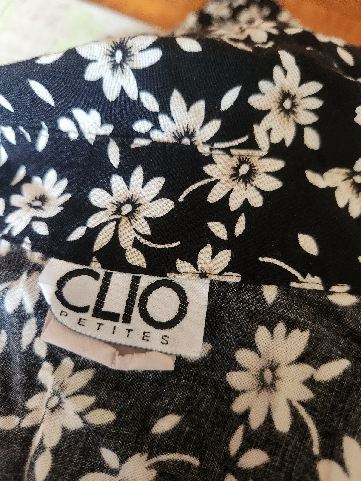 90s Black Daisy Print Button Down
