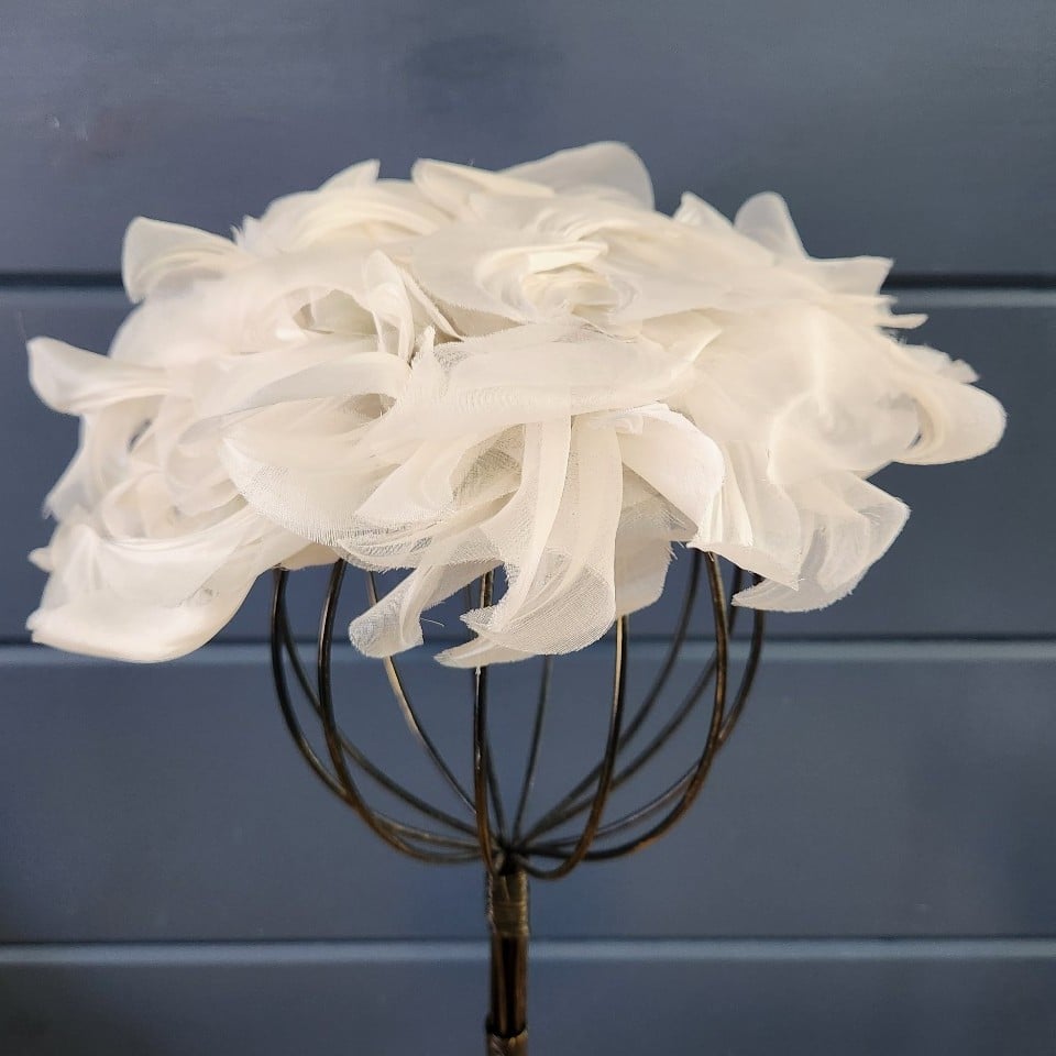 60s White Floral Hat