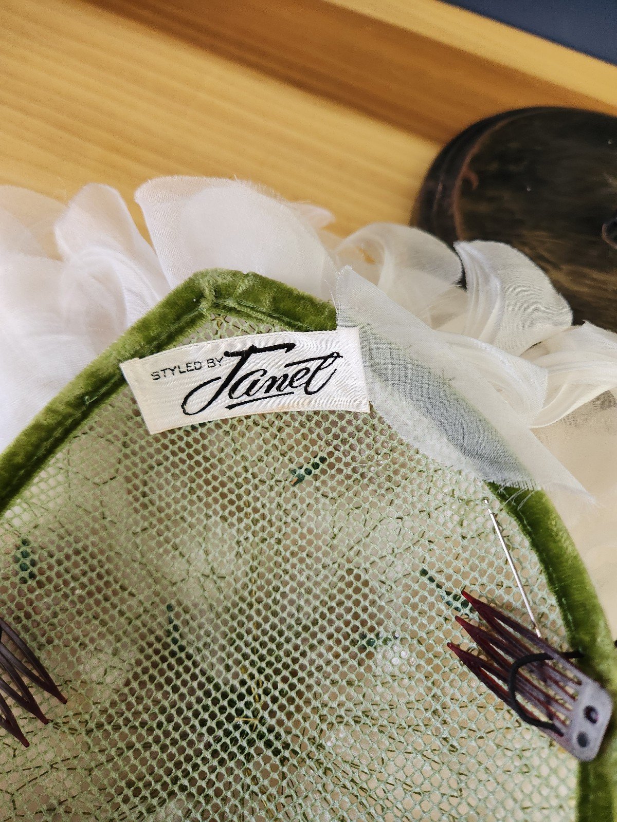 60s White Floral Hat