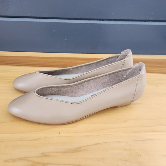 80s Tan Leather Flats