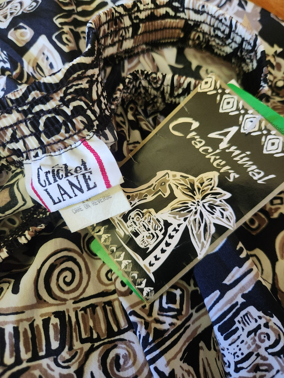 90s Deadstock Black and Tan Tropical Print Shorts