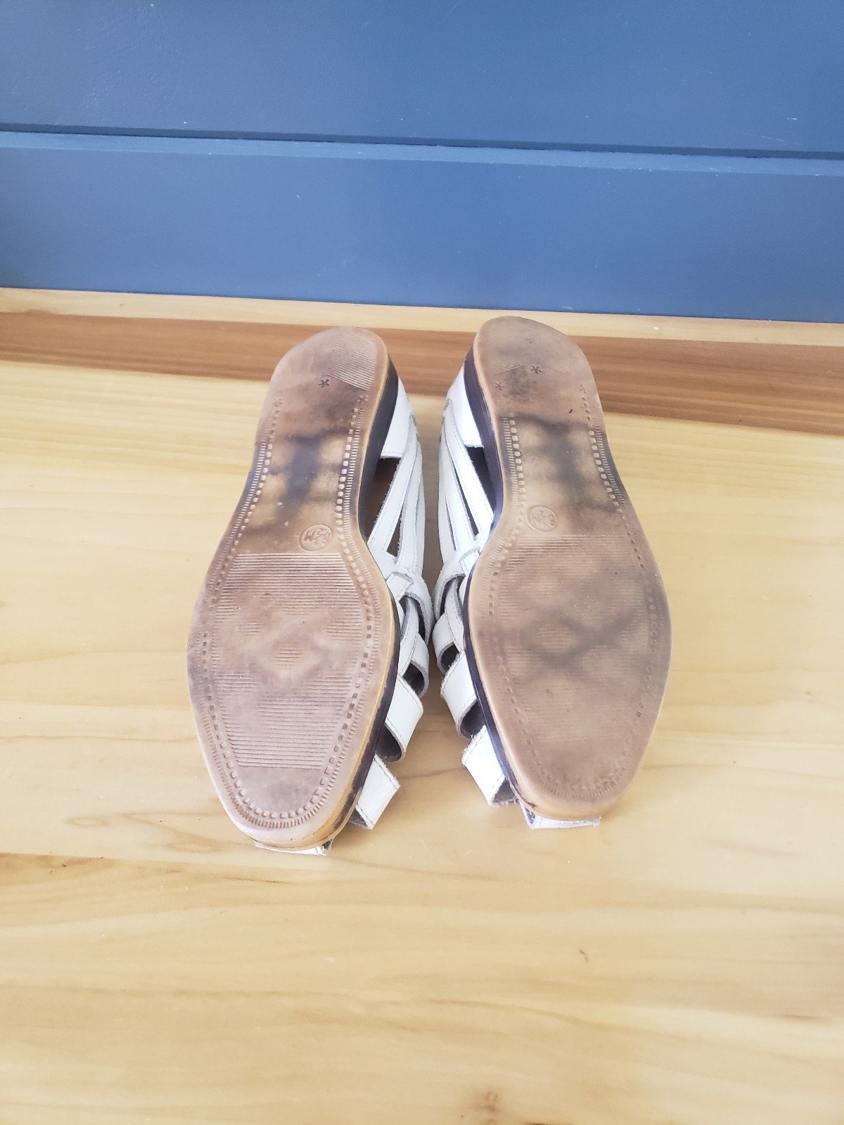 90s Cabin Creek White Leather Sandals