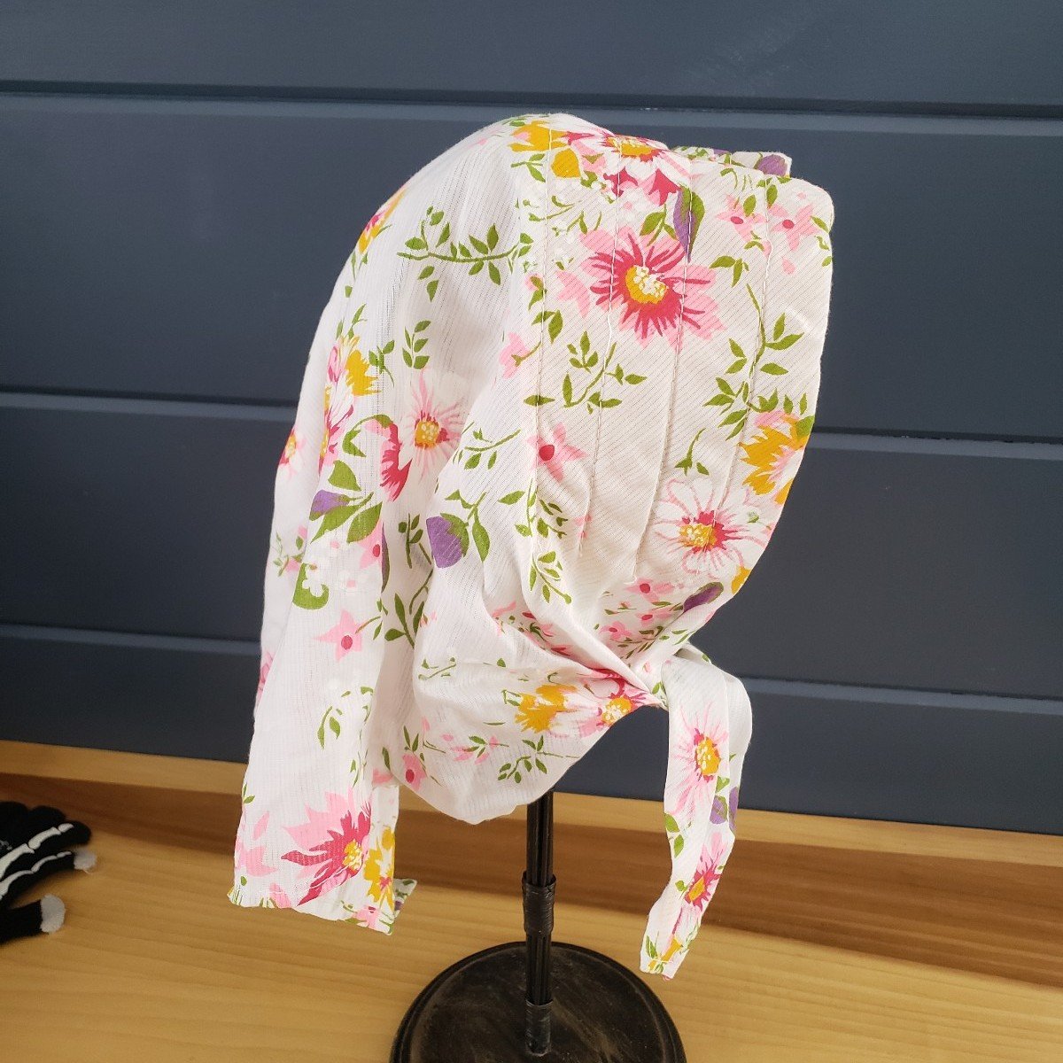 70s White Floral Head Scarf