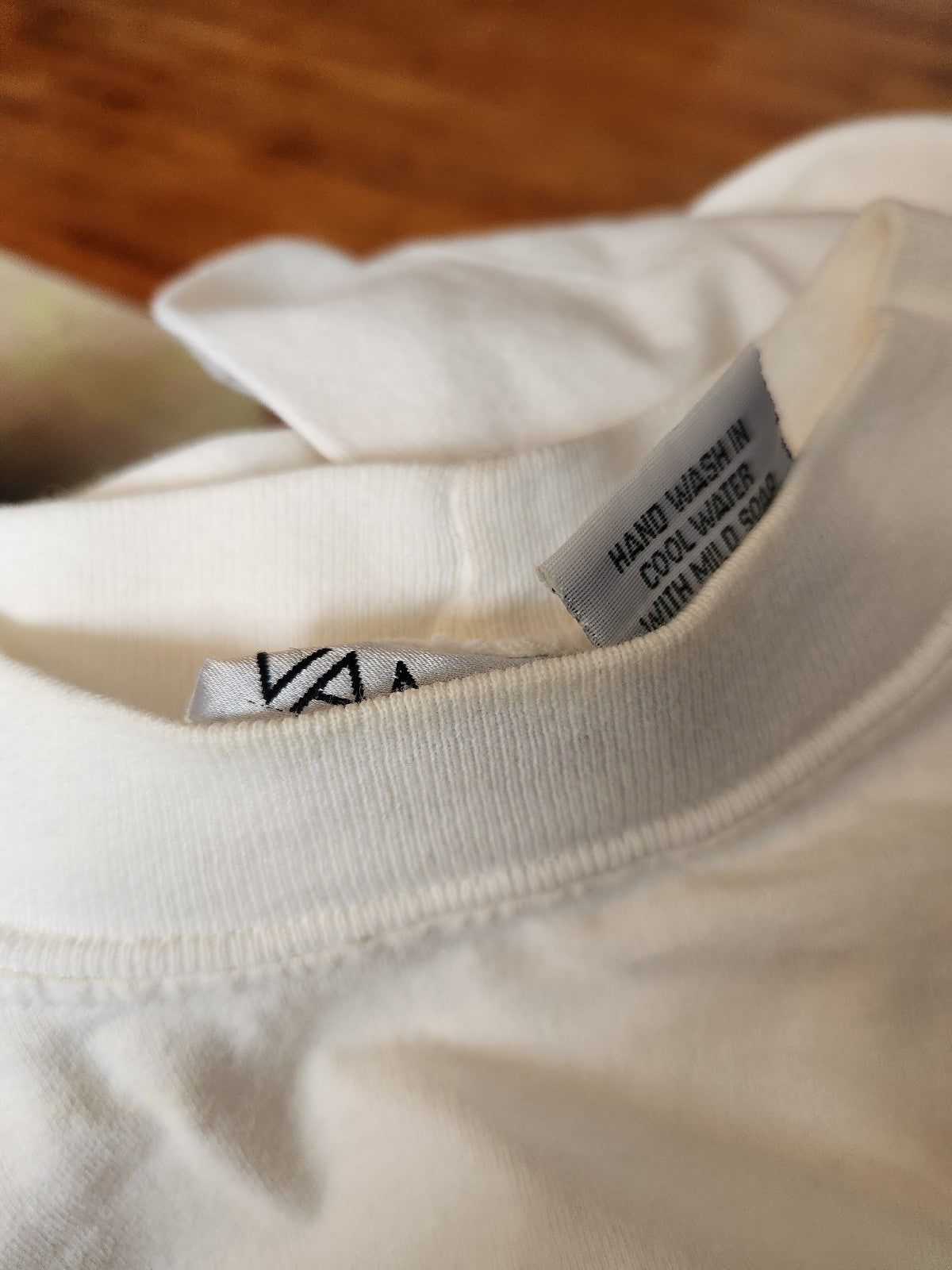 90s Apple Tree White Mock Neck Shirt