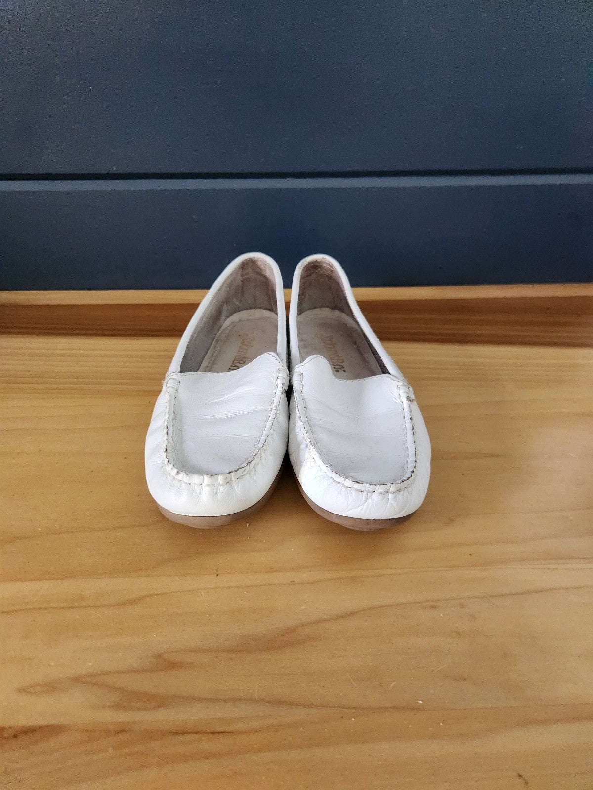 90s White Leather Flats