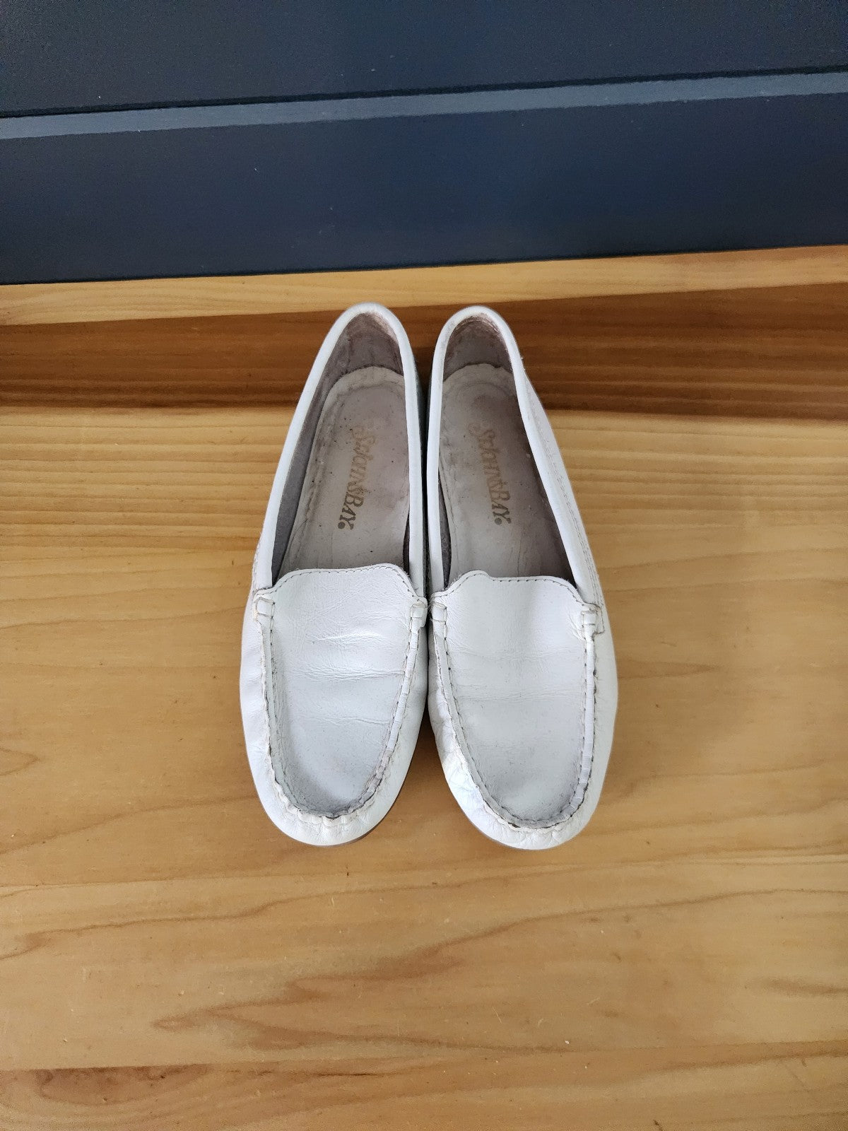 90s White Leather Flats
