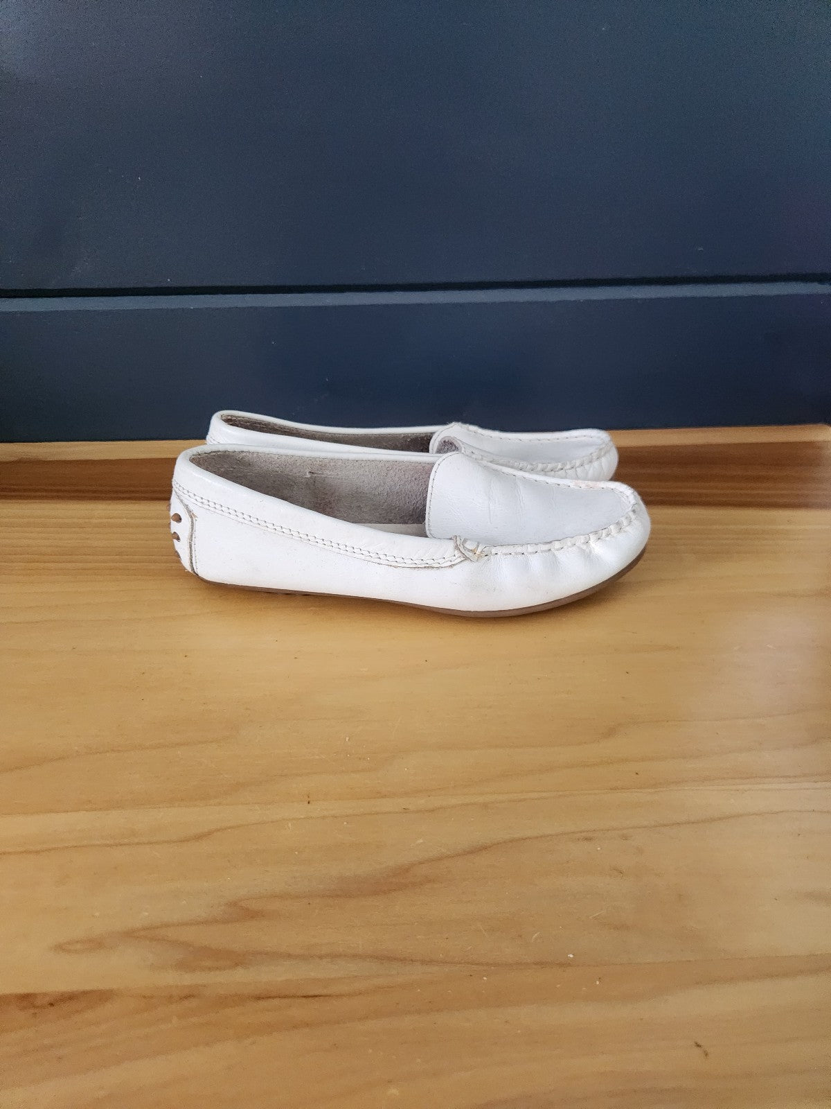 90s White Leather Flats