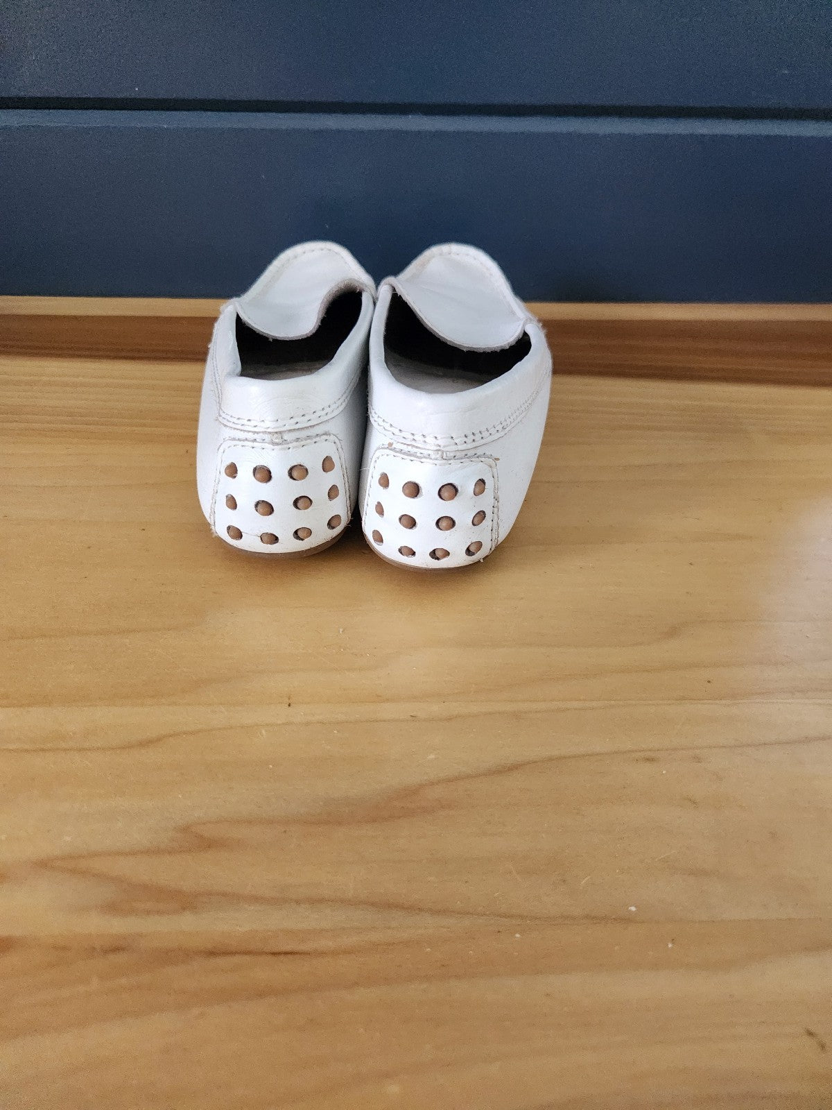 90s White Leather Flats