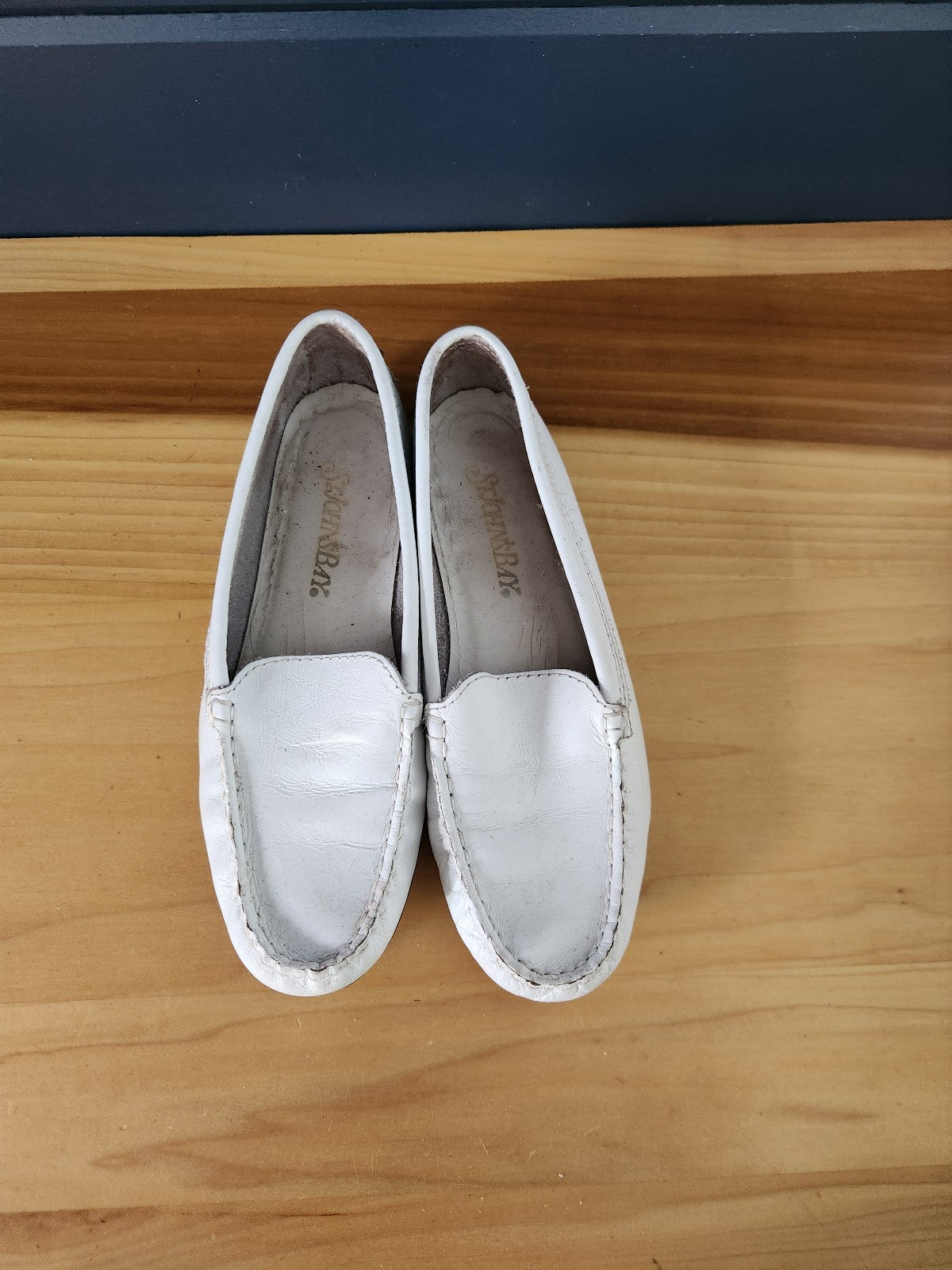 90s White Leather Flats