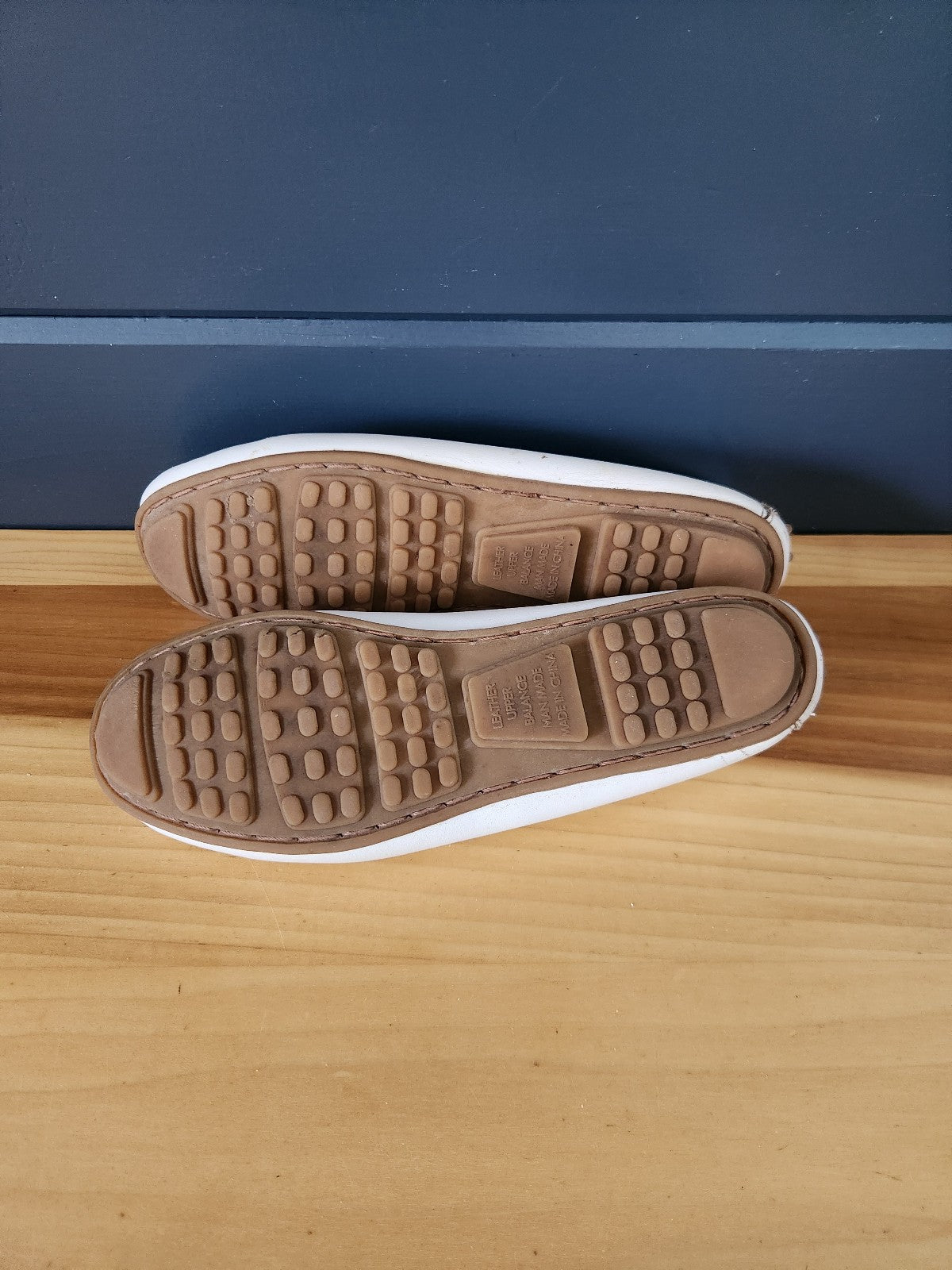 90s White Leather Flats