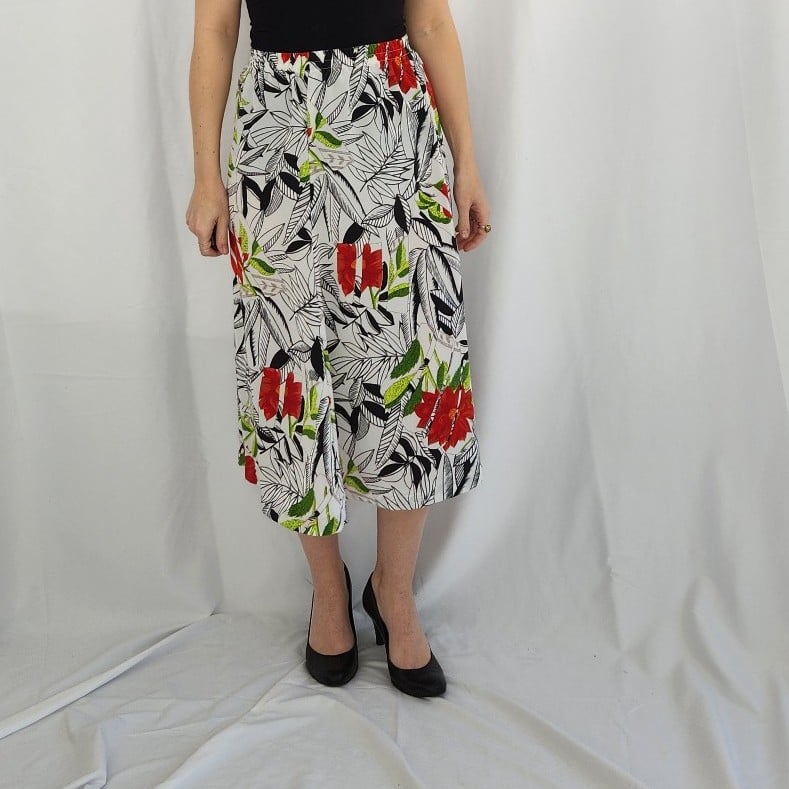 90s White, Red, and Blue Floral Skirt