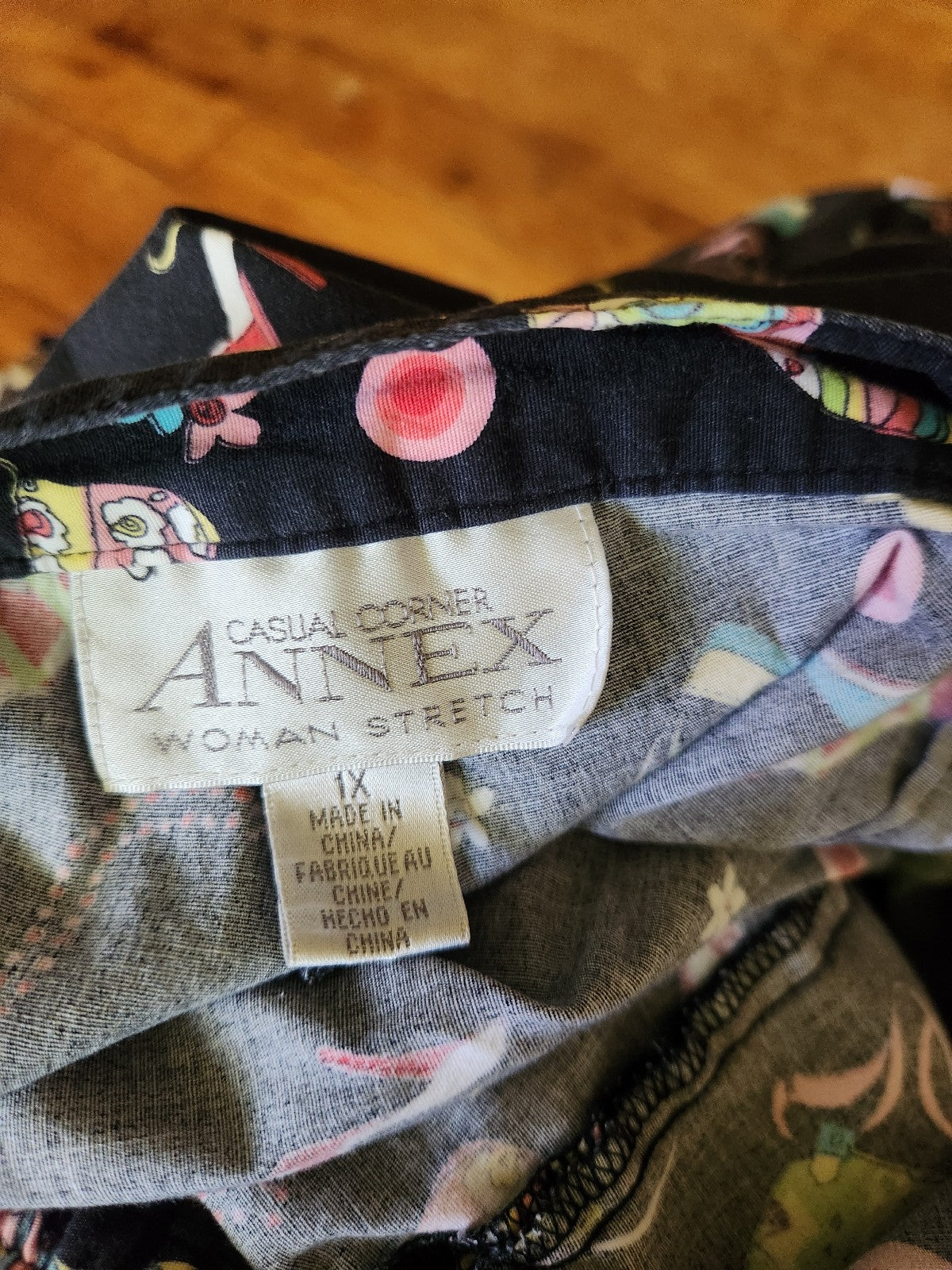90s/00s Casual Corner Funky Fashion Print Capris