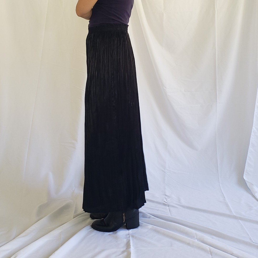 90s Shiny Black Pleated Maxi Skirt