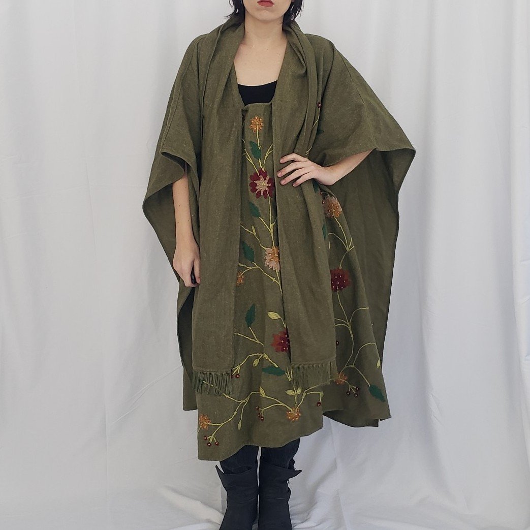 90s/Y2K Green Wool Embroidered Poncho