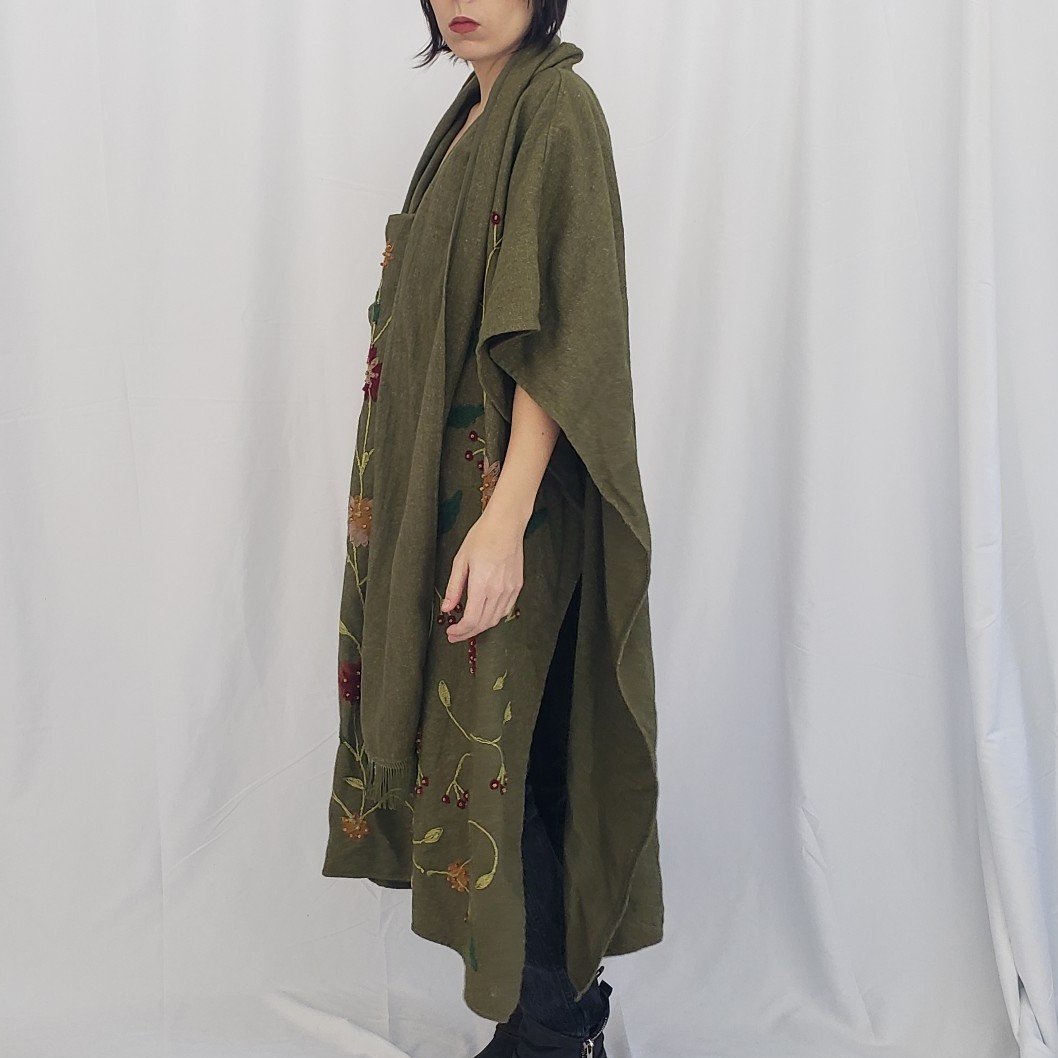 90s/Y2K Green Wool Embroidered Poncho