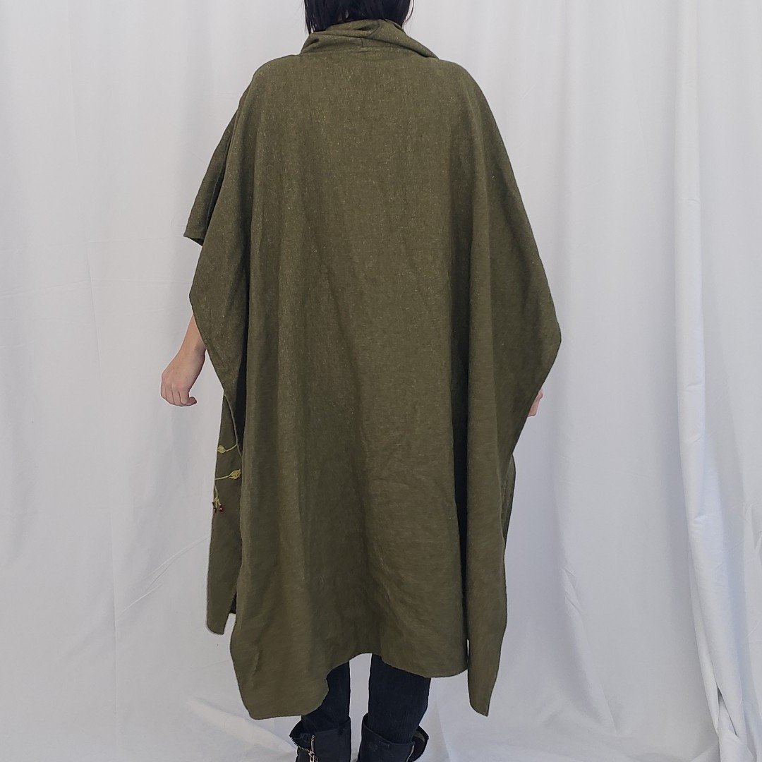 90s/Y2K Green Wool Embroidered Poncho